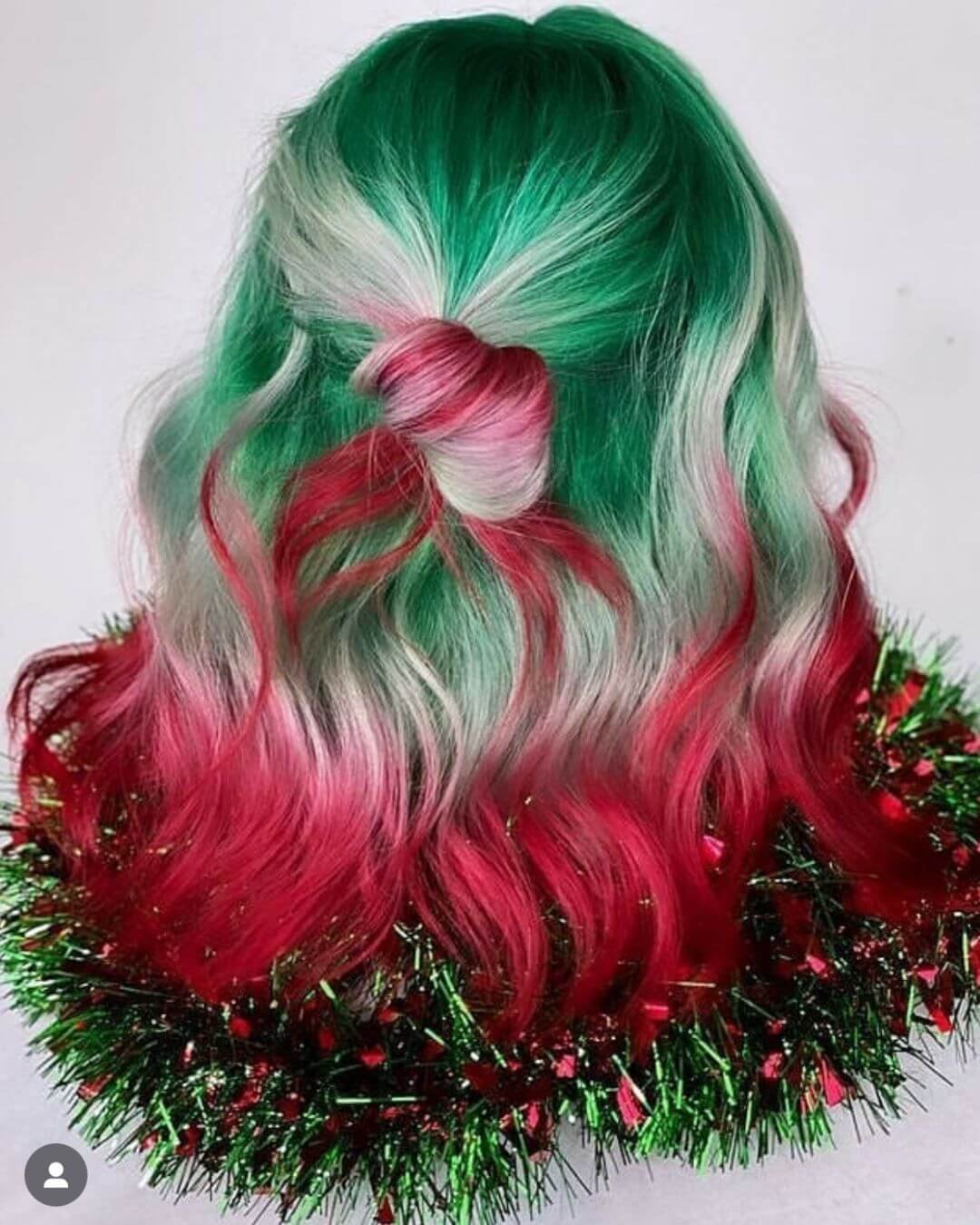Best Winter Christmas Hair Colors Ideas Red and Green Classic Christmas