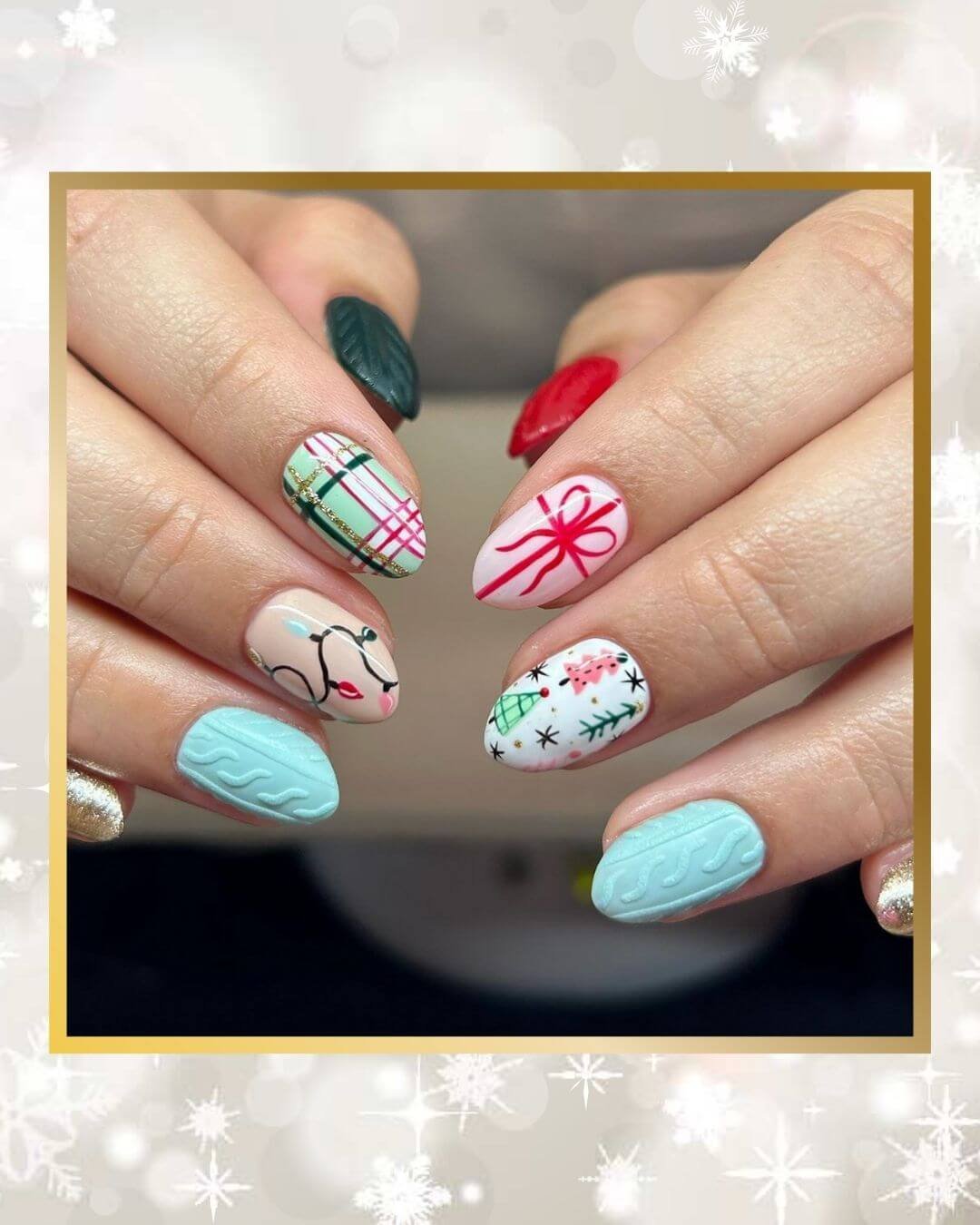 Christmas Nails Design Ideas Under the Tree