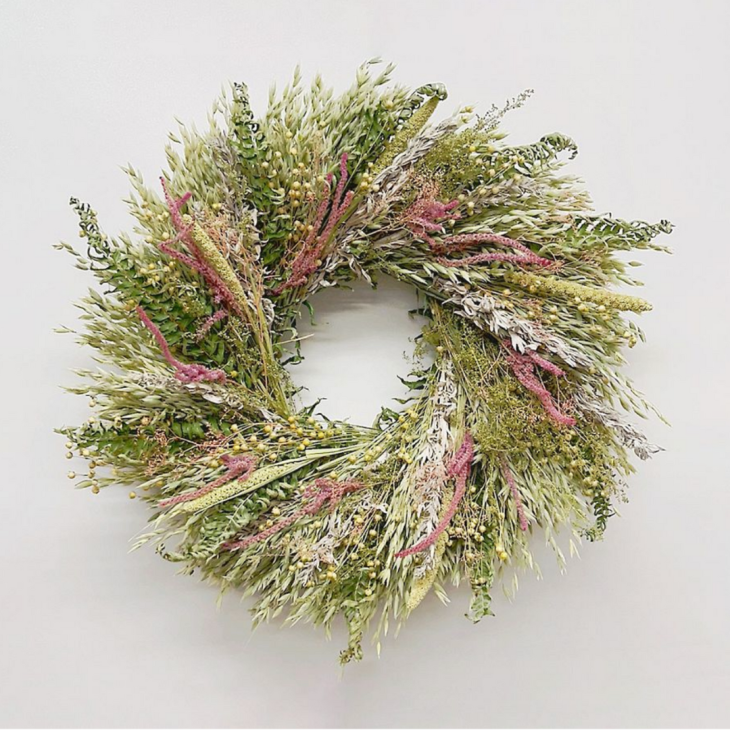Unique and Stunning 10 Best Natural Dried Spring Wreaths 26