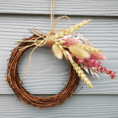 Unique and Stunning 10 Best Natural Dried Spring Wreaths DIY Kits 4